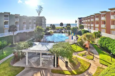 Deja Blue | Gorgeous Gulf Views + Great Amenities!