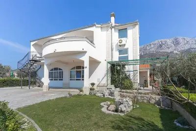 Image de Appartement à Kaštel Gomilica près de la mer