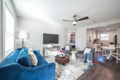 Image de Hamptons Chic: Stylish 2-Bedroom near Uptown