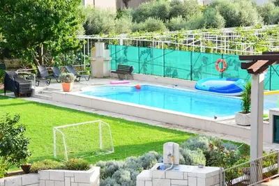 Image de Villa confortable avec piscine partagée sur Ploce