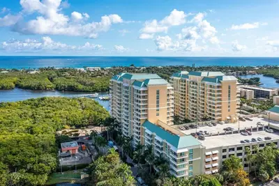 Image de Gorgeous Condo Overlooking Inter-coastal and Ocean!