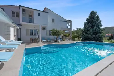 Image de Maison à Neoric avec Sauna