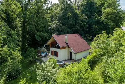 Image de Maison de vacances א Tuhelj avec jardin
