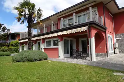 Image de Villa ensoleillée avec terrasse