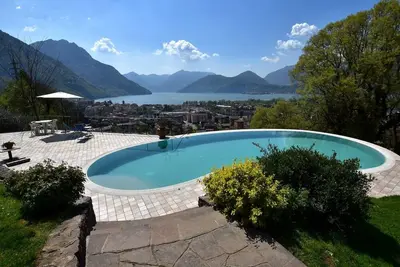 Image de Appartement dans villa avec piscine et vue lac