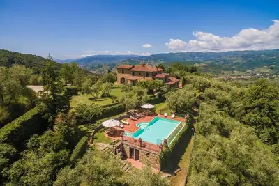 Luxury Villa with infinity pool and jacuzzi corner, stunning views, high comforts