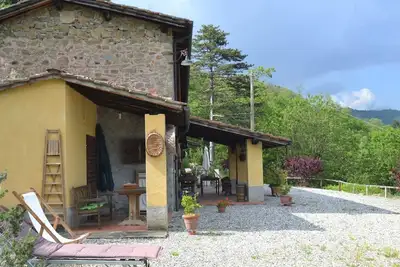 Image de Cottage à Pescia avec piscine et jardin