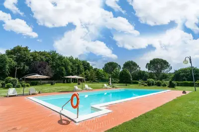 Image de Magnifique ferme avec piscine Ă Bucine