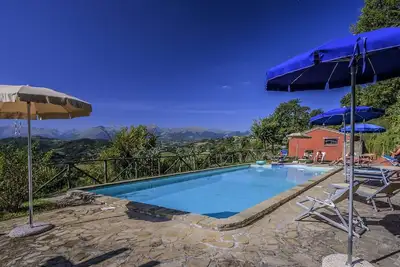Image de Maison Ă Monte San Martino avec Piscine