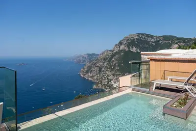 Image de Villa moderne à Nocelle avec piscine