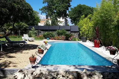 Image de Maison de campagne au sein d'une propriété arborée avec piscine