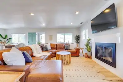 Private 3bd Coastal Oasis -. 5 miles from Beach!