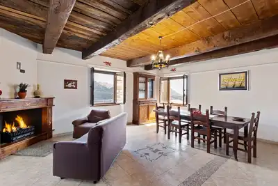 Image de Manoir de bon goût à Morano Calabro avec balcon