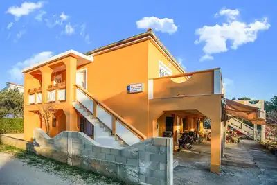 Image de Charmant appartement à Vir avec jardin