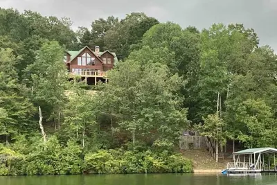 Image de Spacious Luxury Lake Cabin (Private) Hot Tub & Sunset View