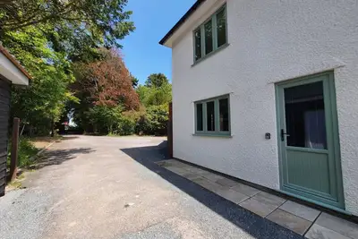 Image de A well appointed apartment in a peaceful setting. Close to beaches & the forest