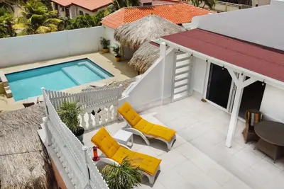 Image de New private 1 bedroom apartment with pool