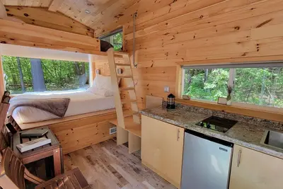 Image de Trailside Stays - Tiny House in the Woods-Escape to Nature. Cardinal