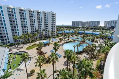 Image de 2705 Gulf Views ~ Heated Pool ~ Pool Bar, Hot Tub ~ Book May 3rd~ Hot Special