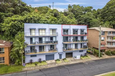 Image de Stay by water on Wellington Drive, surrounded by serenity and scenery!