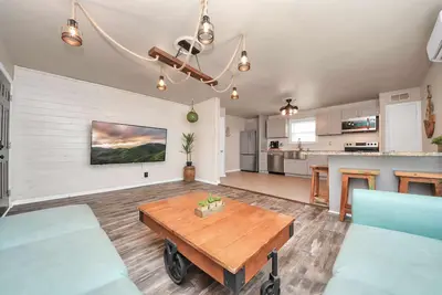 Pet-Friendly Island Loft near Beach & Nightlife