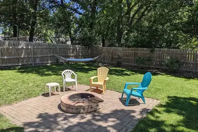 Image de Arnolds Park Cabin with kayaks, bikes, and golf cart