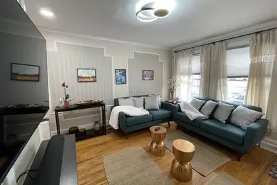 Modern & Cozy Cntr Square Townhouse Gem from 1854