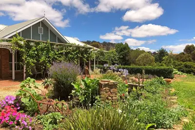 Image de Authentic Farm Style Retreat - Perfect for families and large groups!