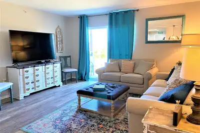 Image de Newly remodeled condo with amazing Strip Views & minutes to the Lake and Sdc! ! ! !