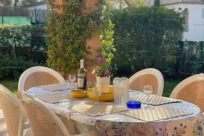 Image de Appartement T2 en rez de jardin dans résidence avec piscine pour 4