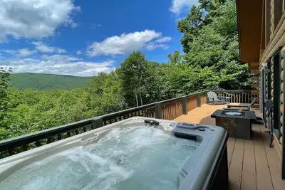 Image de Beautiful mountain view! Sauna, Hot Tub, Pool Table, and Fast Wifi! Pet friendly
