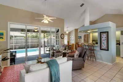 Image de Beach Home that is Pet-Friendly and Pool Equipped