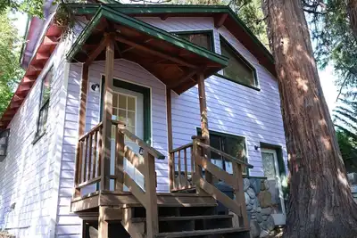 Image de Charming Home with Yard in the ♡ of Mount Shasta. \nlong~term