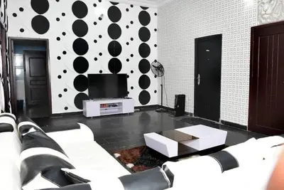Image de 3 Bedroom Short Let Apartment @ Mayfair Gardens Estate