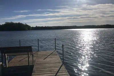 Image de English Cottage on Scenic Spring Lake