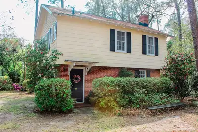 Image de The Fabled Blue-Remodeled Guest Cottage on The Hill