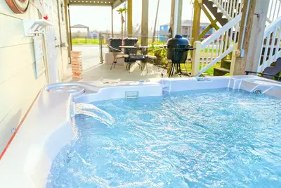 Image de ☀️ Relaxing Beach Getaway ☀️ Crystal Beach 🔥Hot tub 🏖️