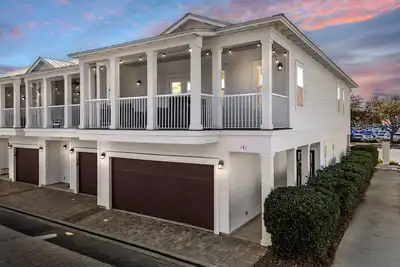 Image de Lux Escape | 4 Kings + Pool + Walk to Beach