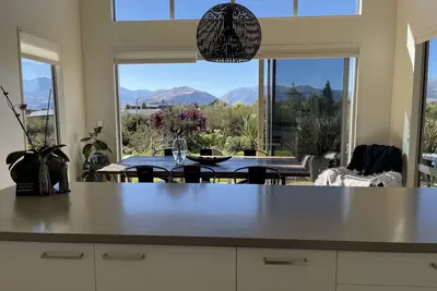 Image de Large House on West Meadows Ridge with stunning views in wanaka