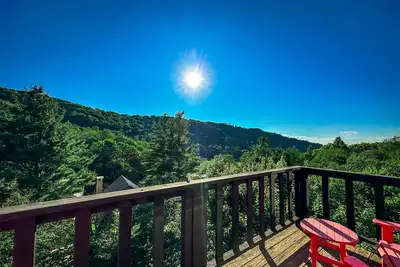 Image de Fantastic ski escape with slope view, walk to lifts, fireplace & private balcony