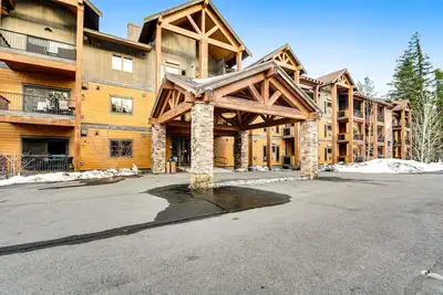 Image de Year-round outdoor getaway with shared pool, private patio, full kitchen & WiFi