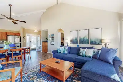 Image de Resort townhouse with central Ac & WiFi, pool, hot tub & golf access - dogs Ok