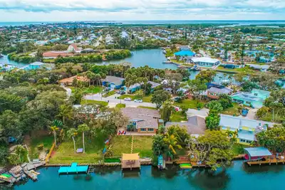 Image de Chic waterfront haven with private dock, two kayaks, firepit, and Ac