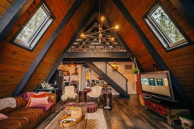 Image de Lux Boho A-Frame Cabin • Serene • 4 min to Ski