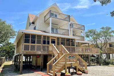 Image de JoBell:  Spacious Newly Renovated Home