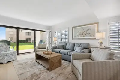 Image de Oceanfront | Ground Floor | Updated Amelia Surf and Racquet Condo