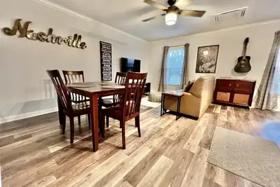Image de Charming Franklin Getaway - Private 1br Suite Near I-65