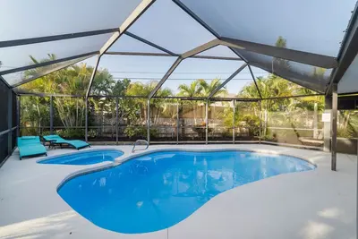 Image de Marlin on Merritt Pool House featuring Private Game Room, Mini Golf & Fire Pit!