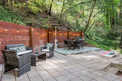 Image de Cottage with a large patio, free WiFi, washer/dryer, & gas grill