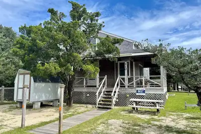 Image de Island Cat: This spacious and comfortable island home